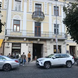 https://center-lviv-avenue-23.hotelslviv.net